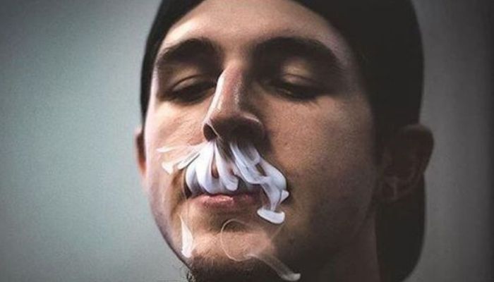 Bane French Inhale sẽ tạo hiệu ứng như một chiếc mặt nạ bao quanh miệng