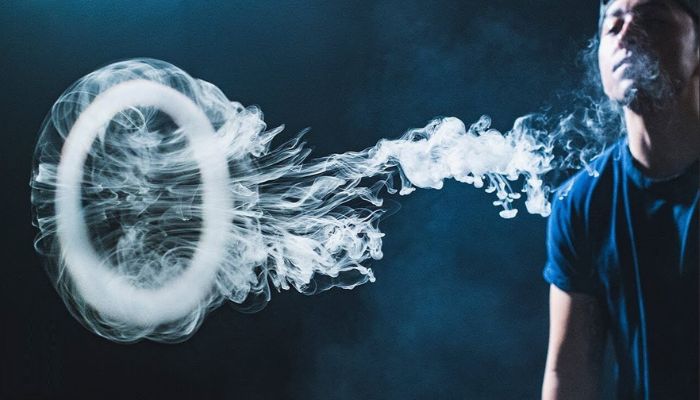 Vape tricks được hiểu là một kỹ thuật nhả khói nghệ thuật khi sử dụng thuốc lá điện tử