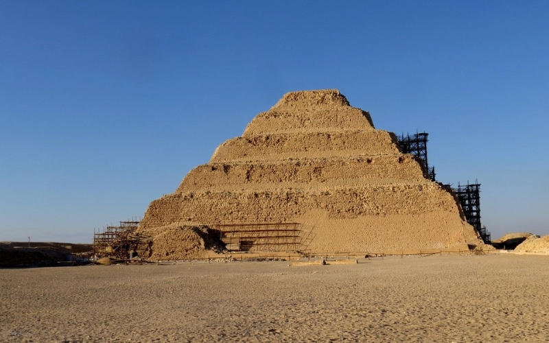 Kim tự tháp bậc thang Djoser
