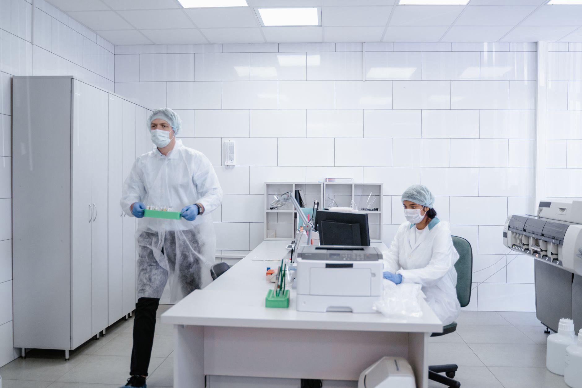 Bảo trì sàn epoxy ESD sau khi thi công xong